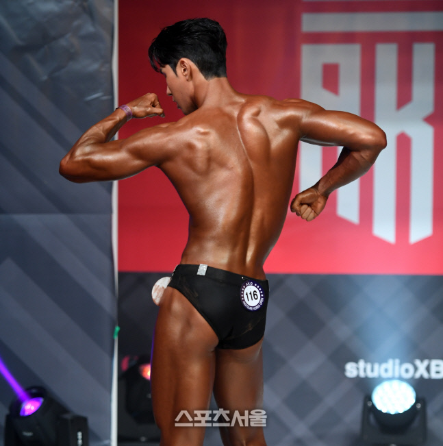 [포토]스포츠모델 박원철, 등 근육이 아름다워... (제6회 아마코)