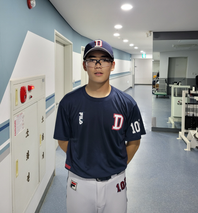 1차 지명 이병헌, 전격 콜업...김태형 감독 "너무 깊게 생각하지 마세요" [백스톱]