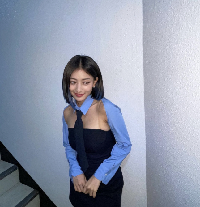트와이스 지효, 러블리 외모+반전 몸매…막방까지 완벽 비주얼[★SNS]