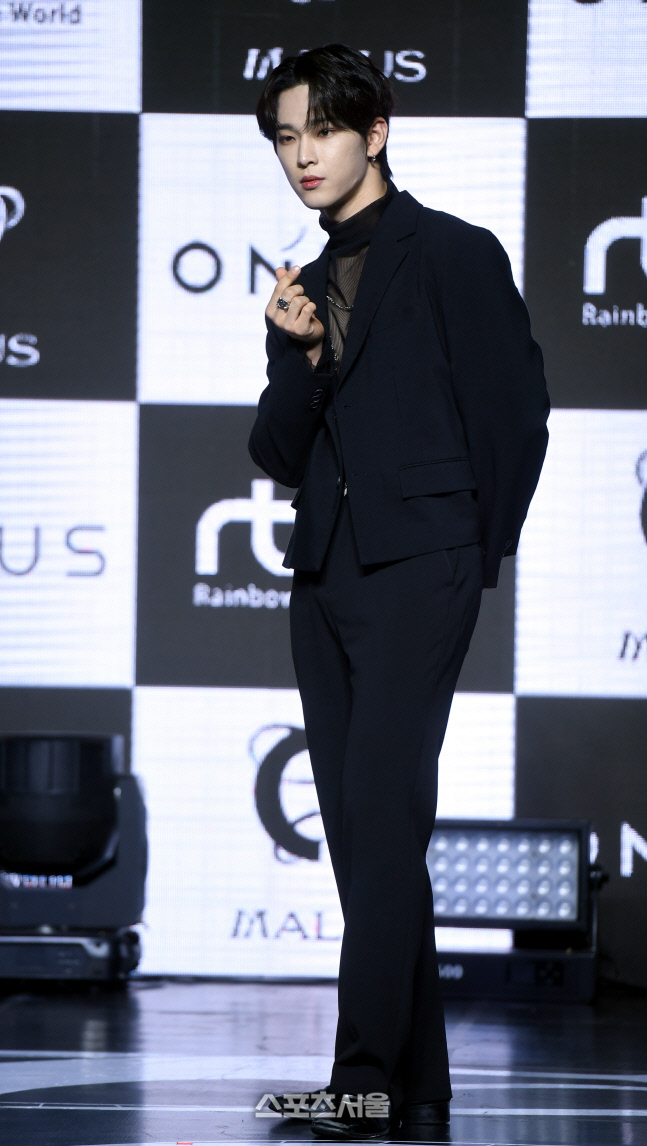 [포토] 원어스 이도 \'사랑해요\'