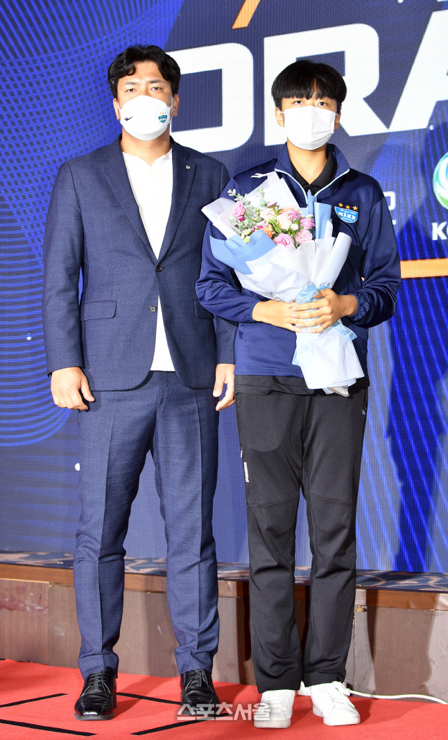 윤결(강릉여고), GS칼텍스 1라운드 6순위 [포토]