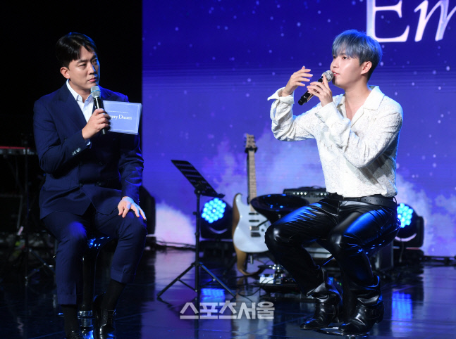 [포토] 김재환 쇼케이스 MC는 김환 아나운서