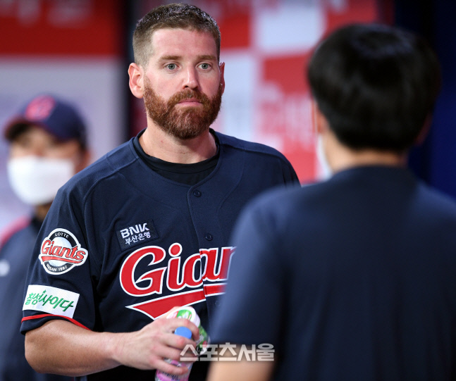 [포토] 스트레일리, 5이닝 무실점... 성공적인 복귀전