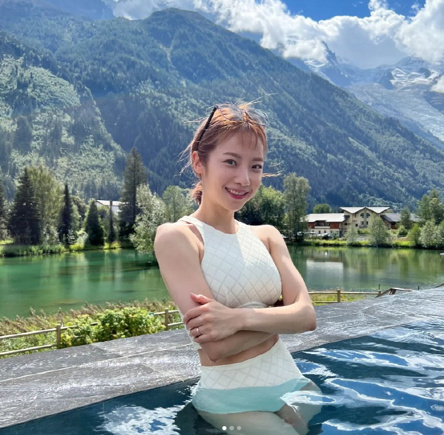 '애플힙' 심으뜸, 럭셔리한 스파 즐기는 중..가려도 슬쩍 보이는 탄탄 몸매[★SNS]