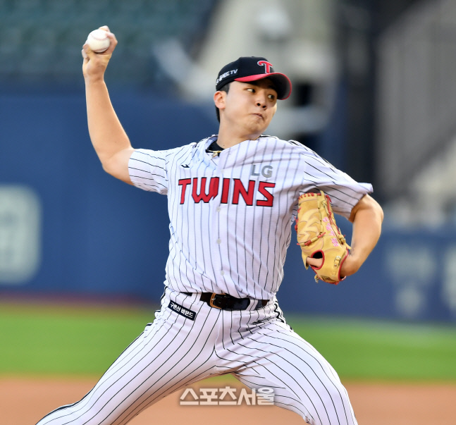 1-2위 맞붙은 잠실구장, 김광현과 대결하는 이민호 [포토]