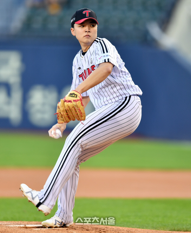 1-2위 맞붙은 잠실구장, 김광현과 대결하는 이민호 [포토]
