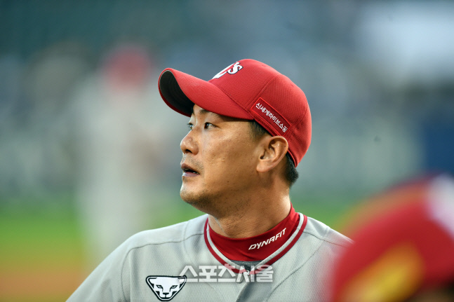 이민호와 대결펼치는 SSG 김광현 [포토]
