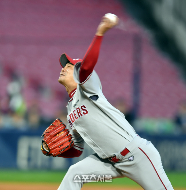 이민호와 대결펼치는 SSG 김광현 [포토]