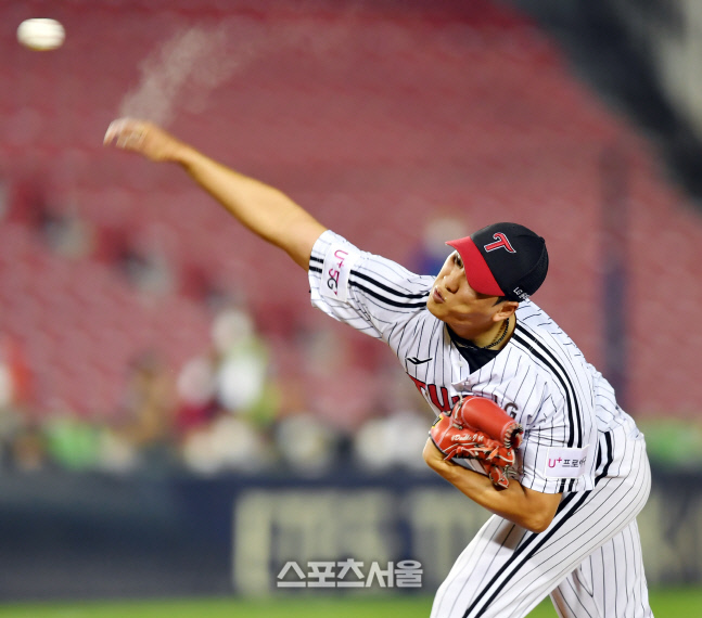 8회초 책임진 배재준[포토]