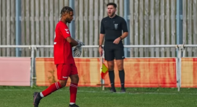 '너무 급해서...'경기 중 사라진 GK, 덤불서 오줌누다 레드카드 불명예