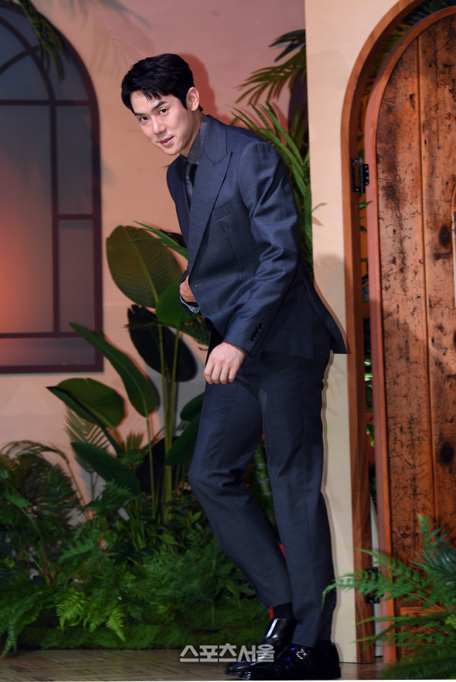 [포토]'수리남' 제작보고회 입장하는 유연석