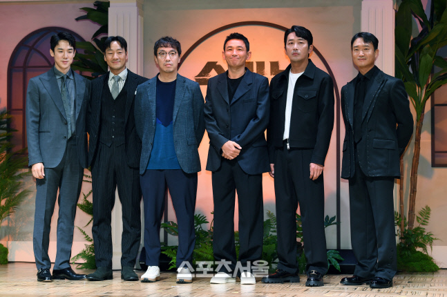 [포토]넷플릭스 시리즈 \'수리남\' 제작발표회, 윤종빈 감독과 배우들