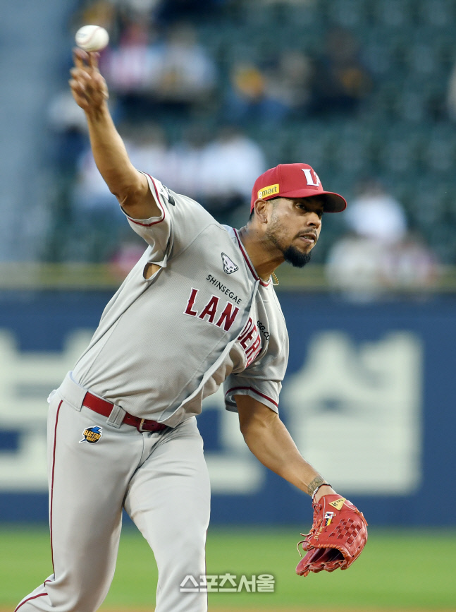 [포토]LG전 선발 등판한 SSG 폰트