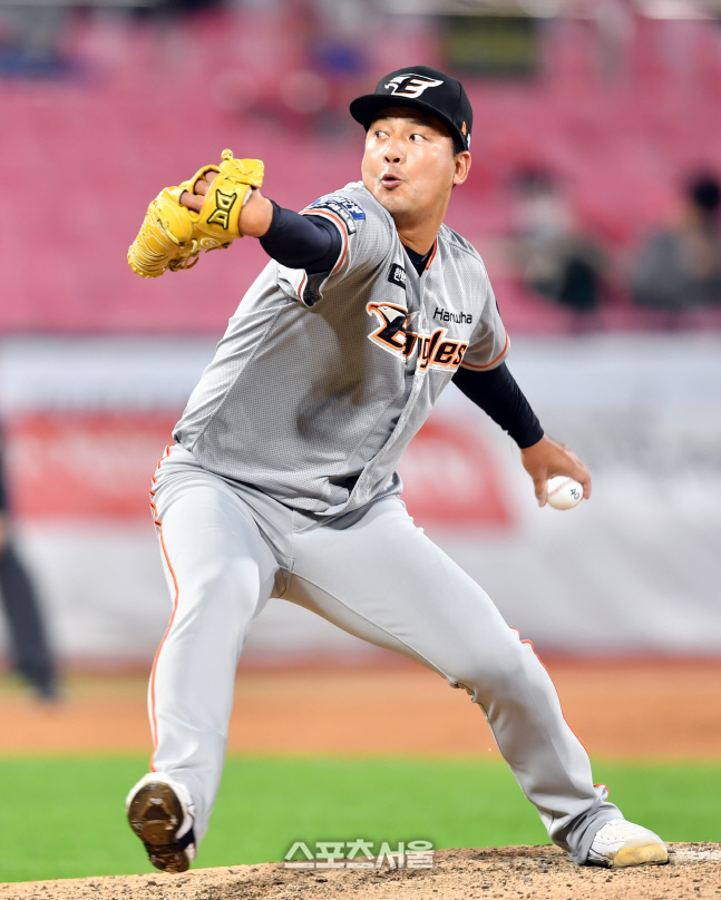 7회말 책임진 임준섭, 무실점[포토]