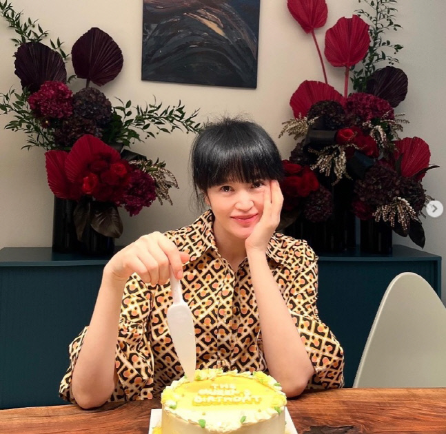 생일 맞은 김혜수, '갓벽' 비주얼로 여배우 아우라 뽐내[★SNS]