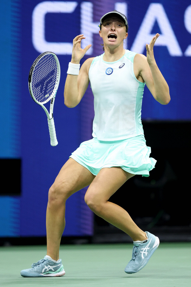 '뉴욕 퀸' 눈앞 시비옹테크 "뉴요커가 되고 싶진 않아"...자베르와 결승 [US오픈]