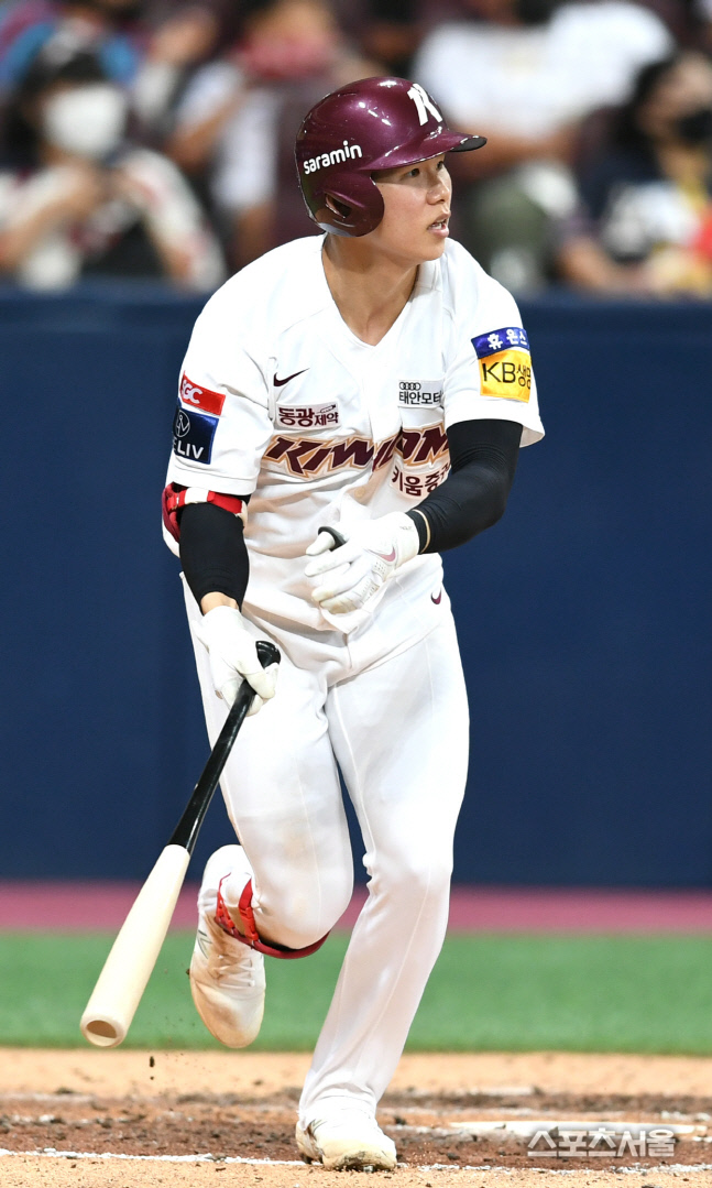 [포토] 김혜성, 5회 깔끔한 중전안타