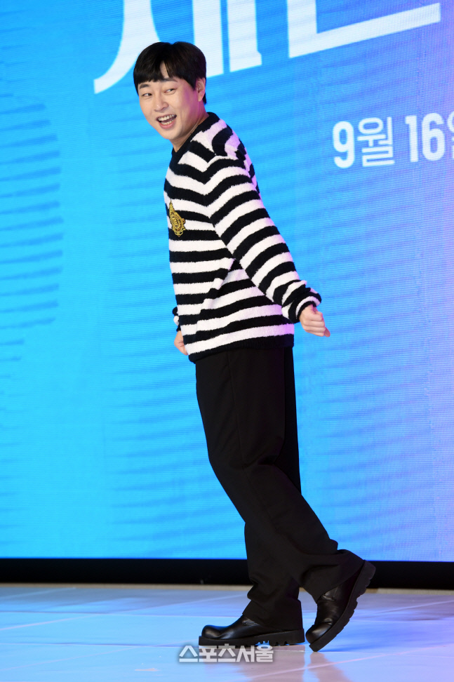 [포토]이진호, 체인에 묶인 것처럼!