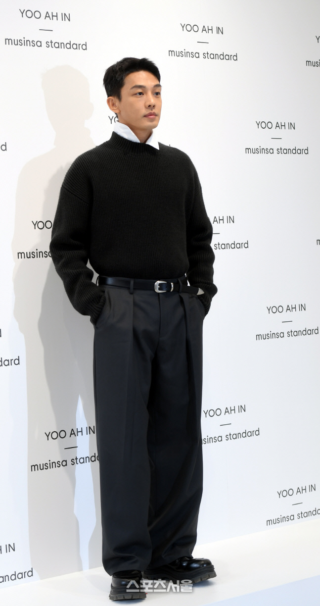 [포토] 유아인 '자신의 개성 담은 컬래버 의상 선보여'