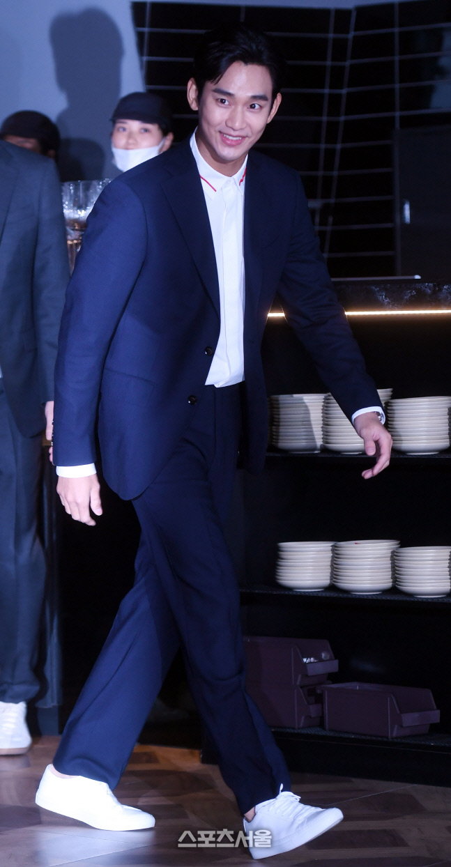 [포토] 김수현, 환한 웃음으로 입장