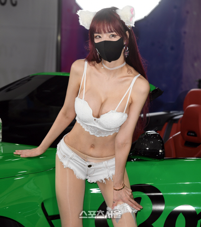 서울오토살롱이 선택한 섹시코드의 여왕 민한나, "팬들과 함께 해 너무 행복해요!" [이주상의 e파인더]