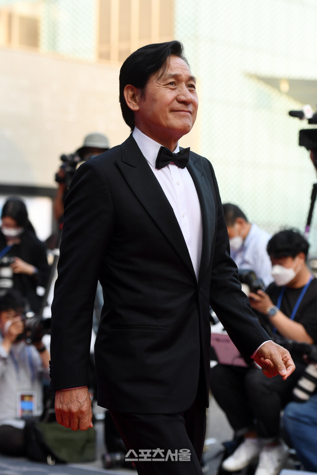 안성기 소속사 "혈액암 호전 중...회복과 치료에 집중하겠다"[공식]