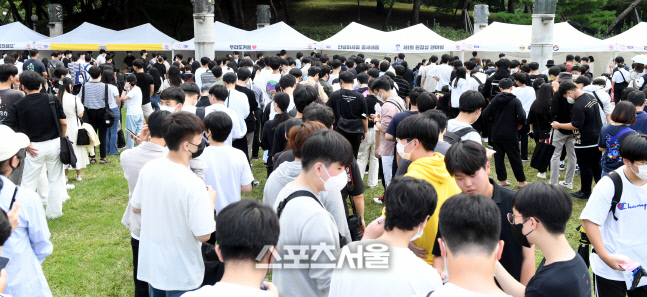 [포토] 유명 크리에이터 팬미팅을 기다리는 긴 줄