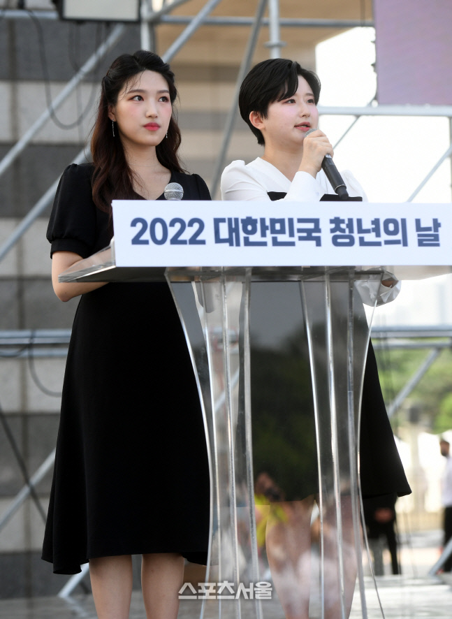[포토] 청년의날 크리에이터 어워즈 사회보는 손다형-정혜원 아나운