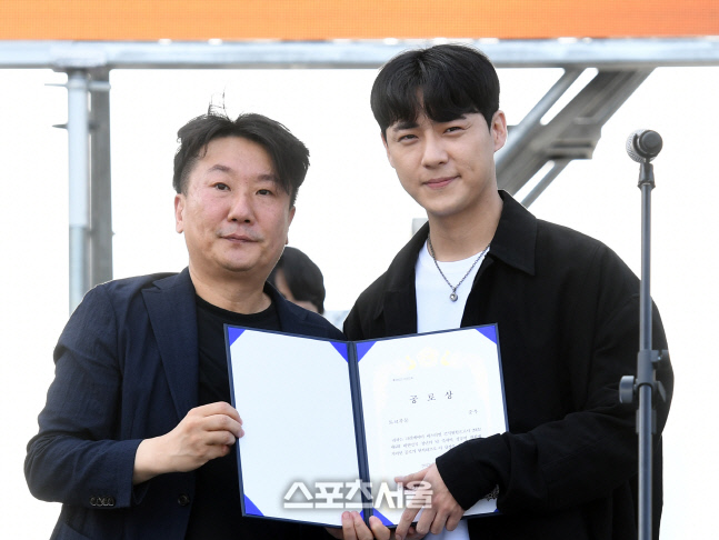 [포토]준우, 청년의 날 크리에이터 어워즈 토크 부문 대상 수상