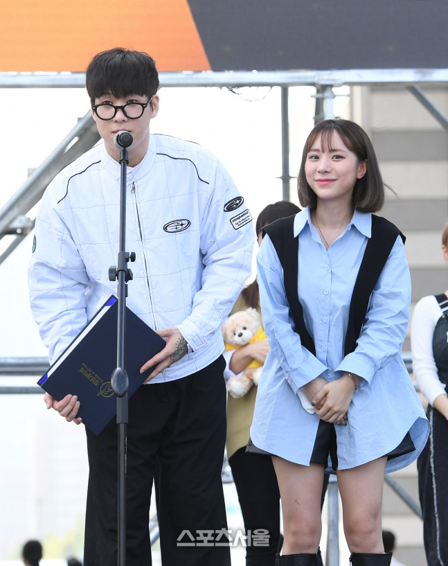 [포토]청년의 날 크리에이터 어워즈 커플 대상 받은 부라도커플