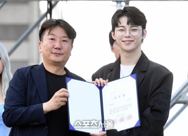 [포토]동주쓰, 크리에이터 어워즈 숏품 공로상-대상 2관왕