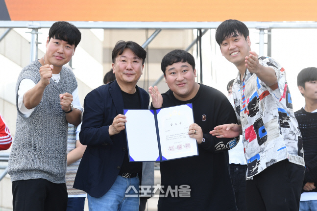 [포토]보물섬, 청년의 날 행사 크리에이터 어워즈 개그 부문 2관왕