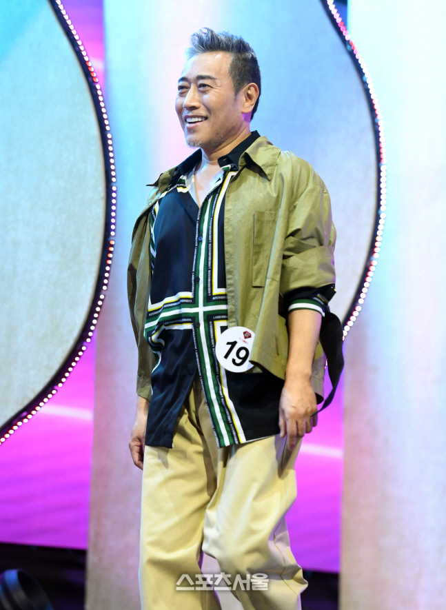 \'SBS : 더 그레이스\' 아나운서 홍은철, 미소가 매력적이죠~ [포토]