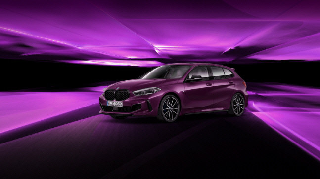 BMW M135i xDrive 프리즘 트와일라잇 퍼플 에디션