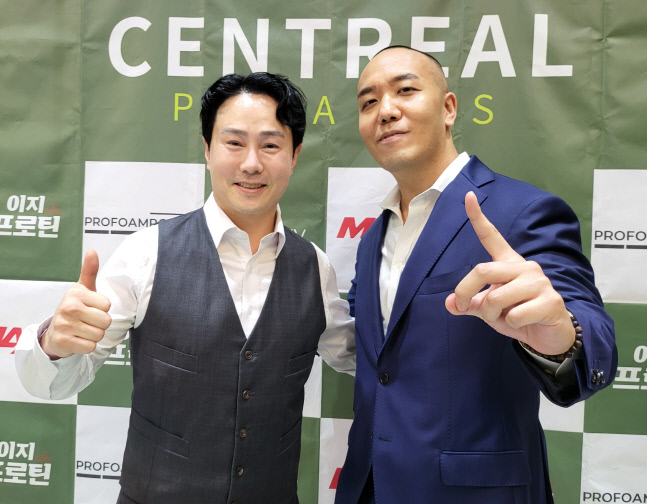 센트리얼 필라테스 한상엽 대표와 유명 트레이너인 숀 리, "2022년 머슬마니아 대회를 축하합니다" [포토]