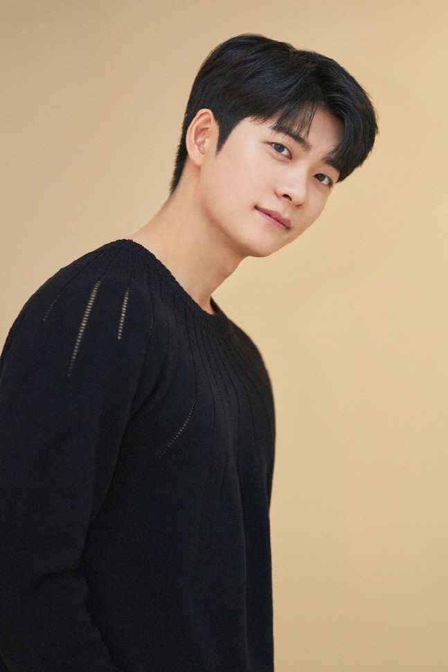 강태오, 오늘(20일) 현역 입대…섭섭한 이별에도 "과분한 사랑 감사"