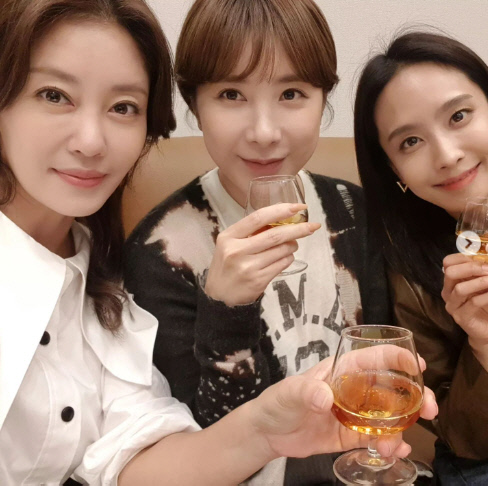 이지현, '쥬얼리' 서인영X박정아와 회동..불화설은 옛말