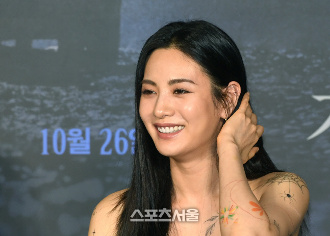 [포토]환한 미소 내비치는 나나