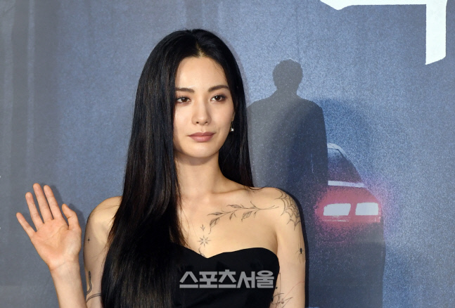 [포토]나나, 미모 뽐내며 손인사