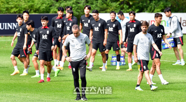 평가전 대비 대표팀 소집한 벤투 감독[포토]