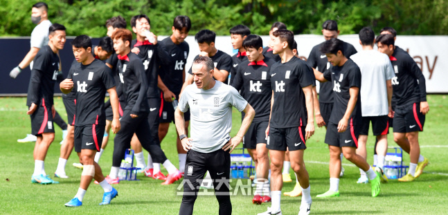 평가전 대비 대표팀 소집한 벤투 감독[포토]