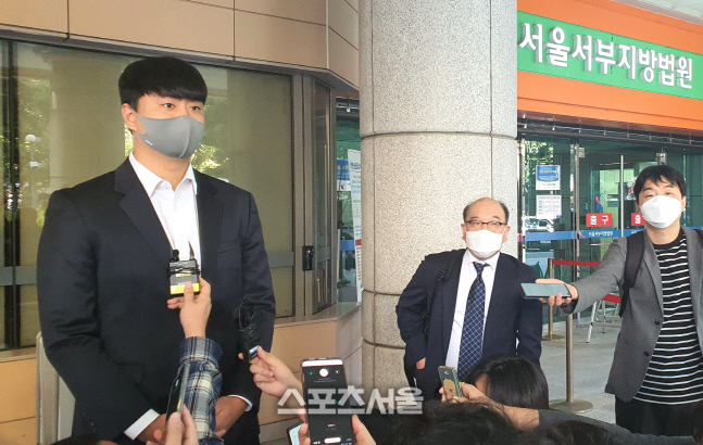 "모든 혐의 부인" 첫 공판 출석한 이영하 지루한 법정공방 시작[SS 이슈추적]