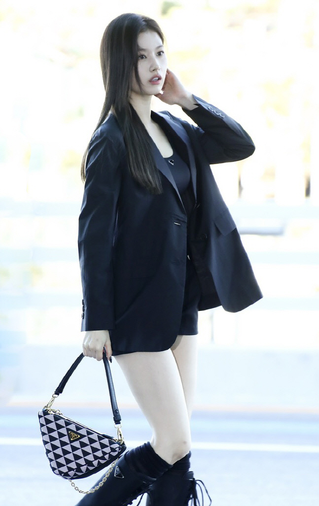 '러블리 끝판왕' 트와이스 사나, 모델 뺨치는 비율[★포토]