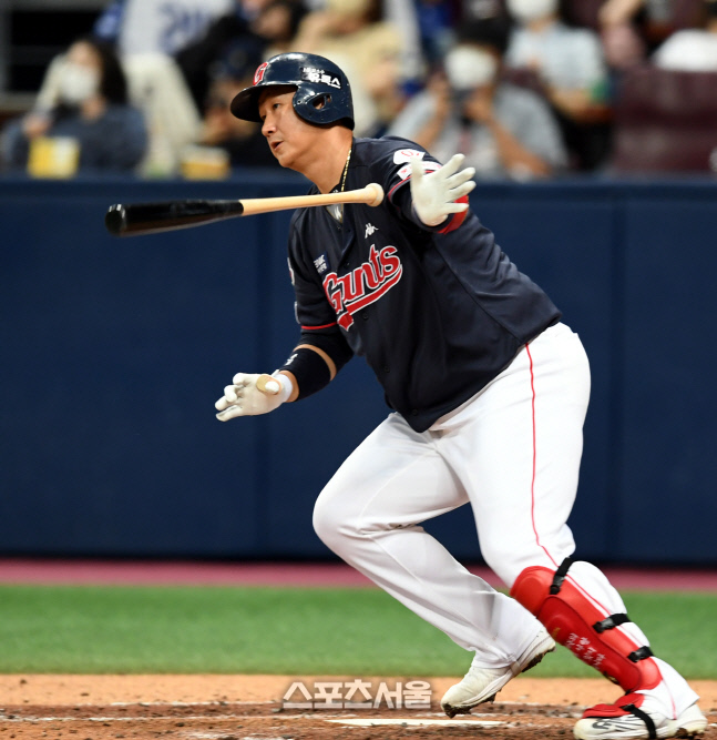 [포토] 이대호, 3회 깨끗한 적시타