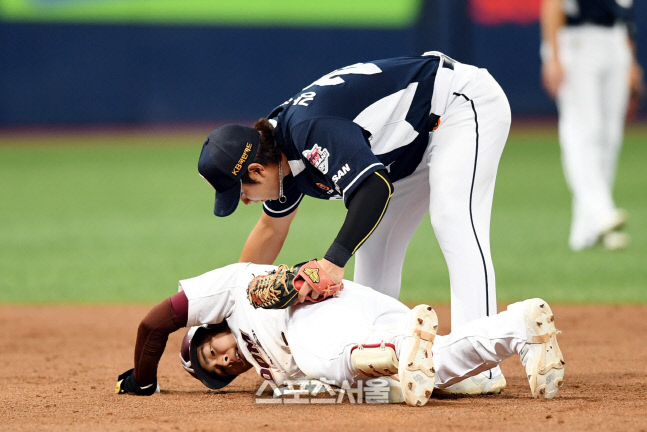 [포토] 김휘집 \'살았어\'