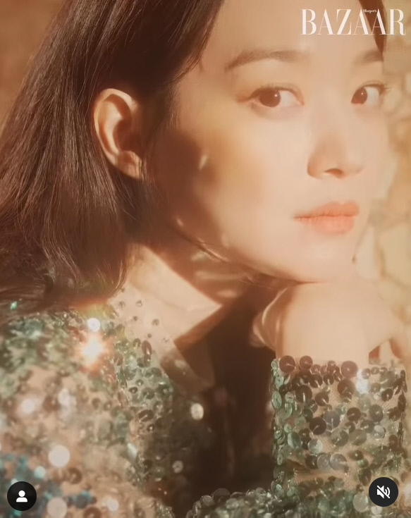 김우빈♥ 신민아, 매일 봐도 매일 놀랄 미모[★화보]