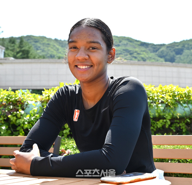 "엄마 나라 대표해 올림픽에서 뛰고싶어요" 특급루키' 키아나 스미스의 꿈[SS인터뷰]