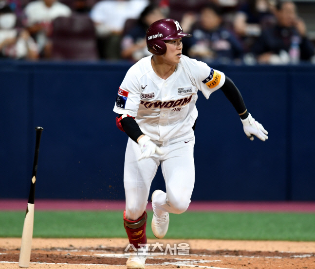 [포토] 김혜성, 3회 행운의 내야안타