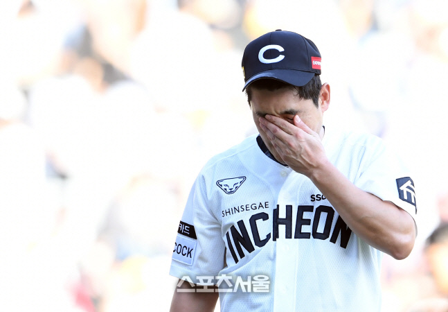 [포토]SSG 노경은, 다 잡은 승리를....