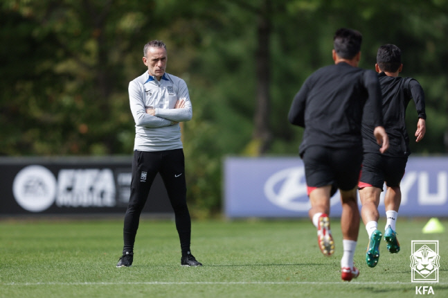 더블볼란치? '전술보다 원칙'…벤투, 카메룬전 직진 선언